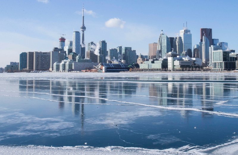 Pogled na Toronto sa zaleđenog jezera Ontario