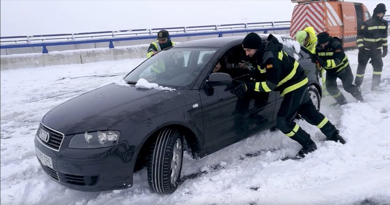 Zaglavljeni automobili u Španjolskoj