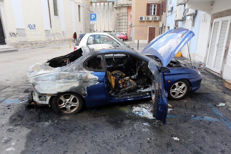 U Rijeci izgorio osobni automobil