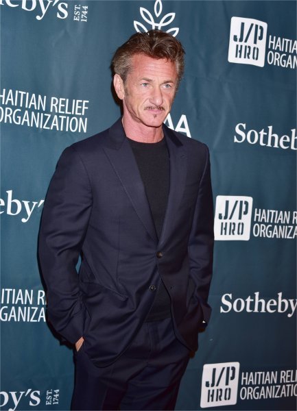 The First, glumi Sean Penn