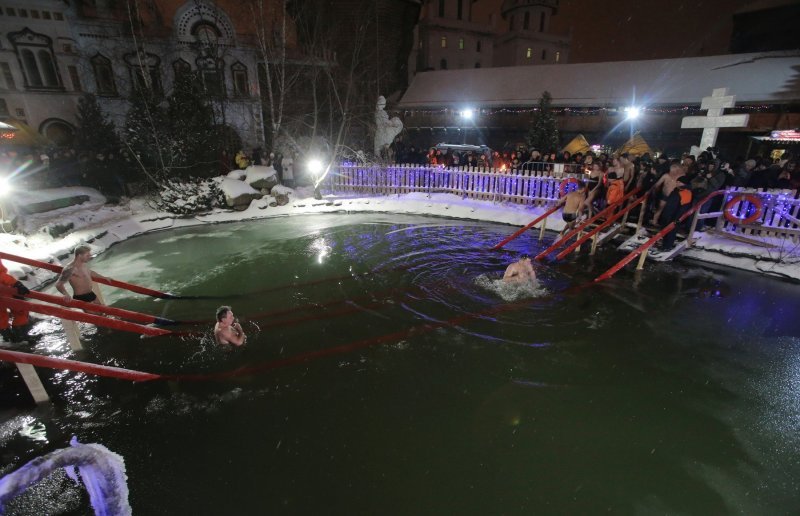 Kupanje u ledenoj vodi povodom Bogojavljenja - crkva Sv. Nikole u Izmailovo Kremlju, Moskva2