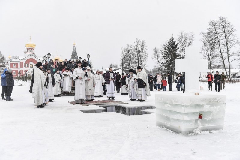 Kupanje u ledenoj vodi povodom Bogojavljenja - manastir Valdaj Iverski kod Novgoroda3