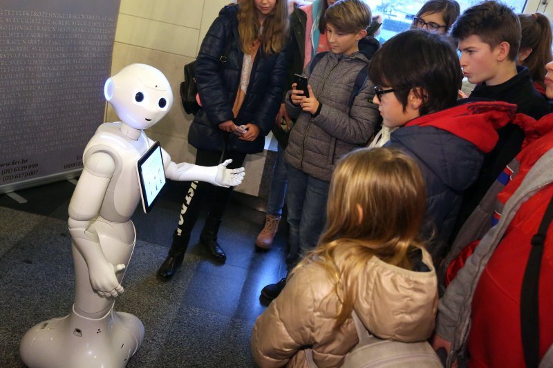 Zagreb: Na FER-u postavljena izložba na temu robotike