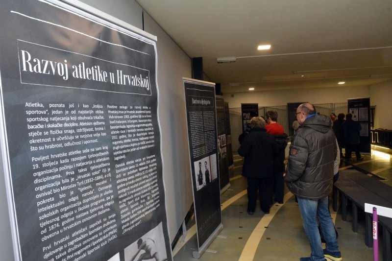 Jasenovac: Davor Bernardić razgledao izložbu o Borisu Hanžekoviću