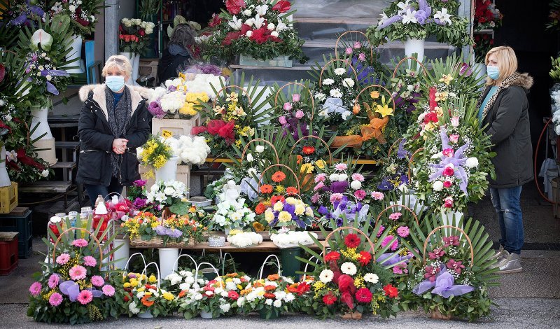 Nesnosni smrad s Karepovca širi se gradskim grobljem Lovrinac