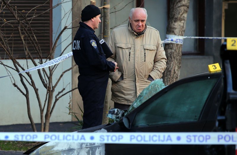 Zapaljen kontejner u Miramarskoj, oštećen i auto Žarka Puhovskog