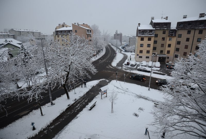 Zagrepčane jutros dočekao bijeli pokrivač