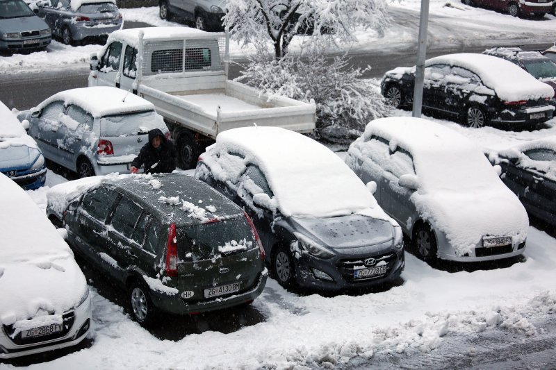 Zagrepčane jutros dočekao bijeli pokrivač