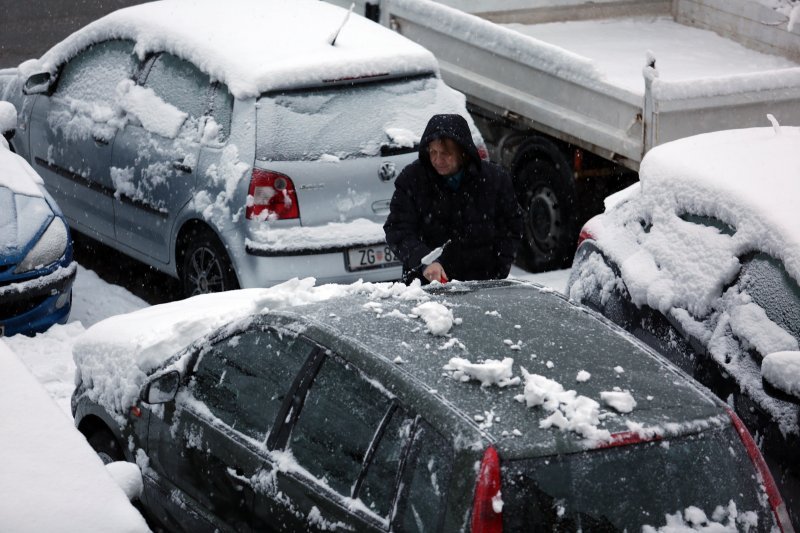 Zagrepčane jutros dočekao bijeli pokrivač