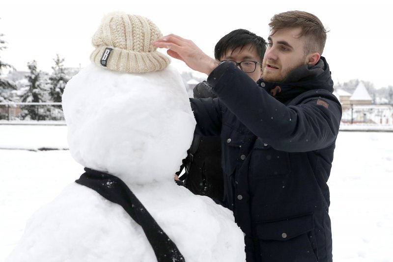 Francuski turisti napravili su snjegovića na platou Gradec u Zagrebu