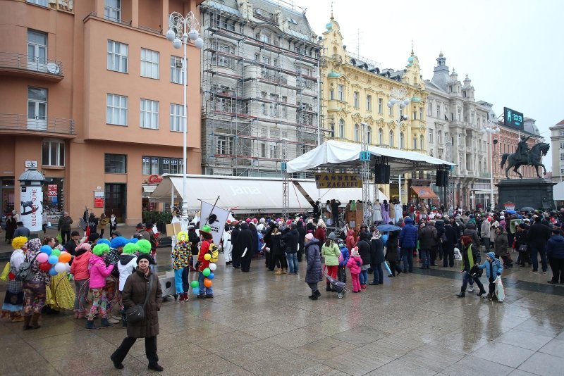 Fašnička povorka na Trgu bana Jelačića u sklopu manifestacije Fašnik vu Zagrebu