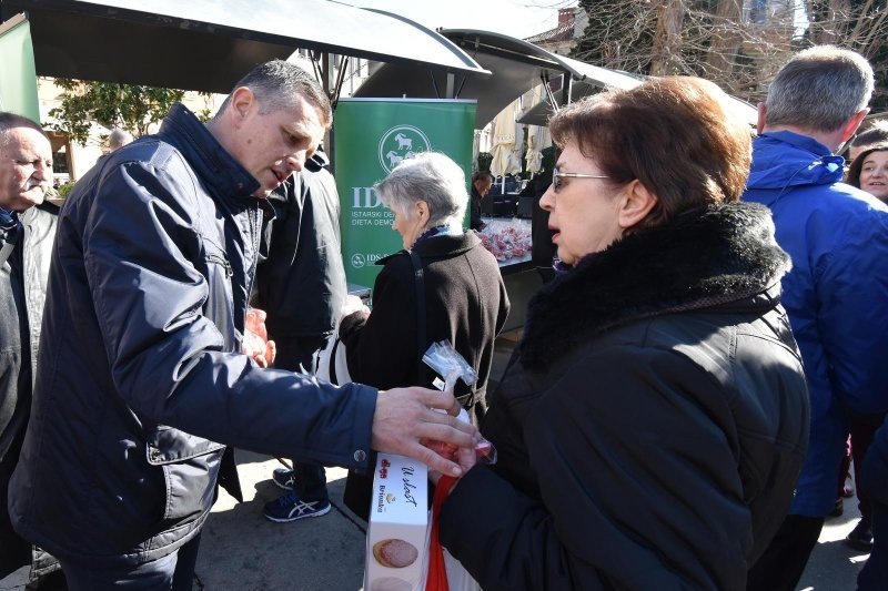 IDS u Puli s građanima obilježio 28. godišnjicu osnutka stranke i Dan zaljubljenih