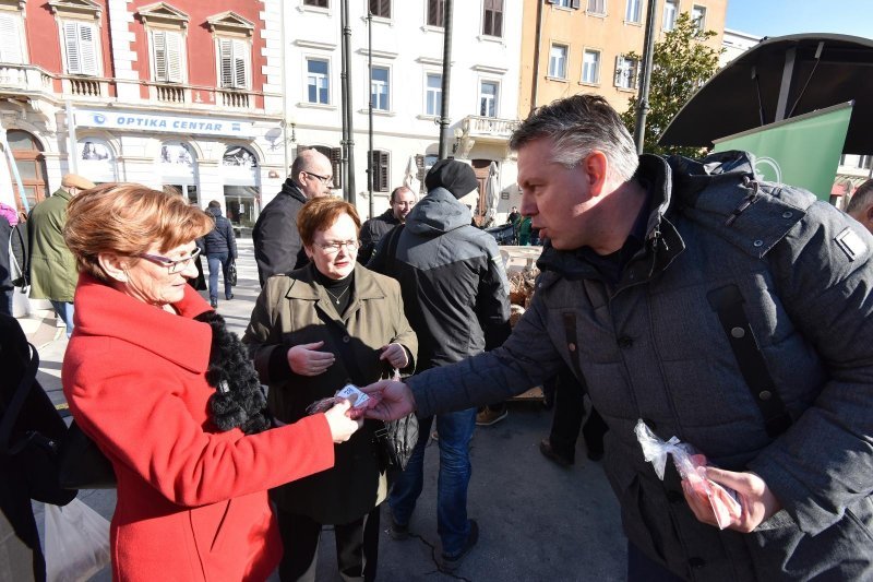 IDS u Puli s građanima obilježio 28. godišnjicu osnutka stranke i Dan zaljubljenih