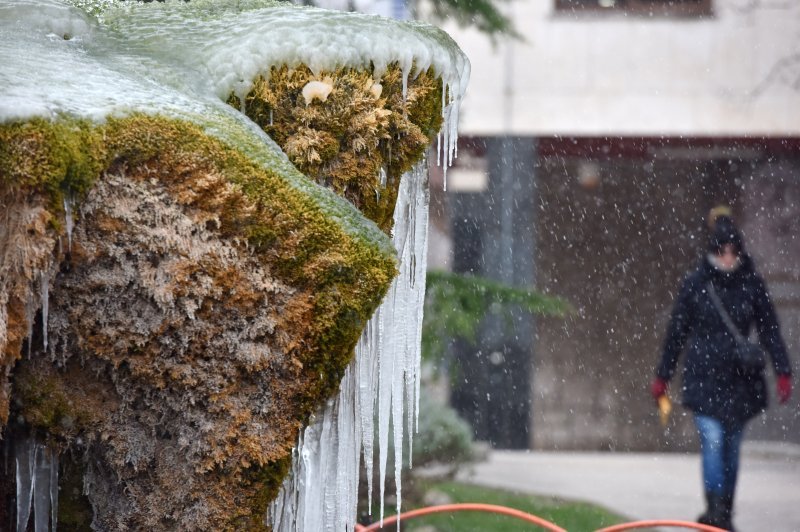 Fontana ispred Gospe van grada u Šibeniku