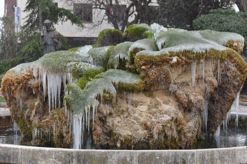 Fontana ispred Gospe van grada u Šibeniku