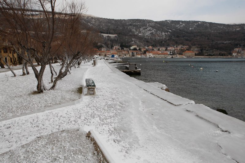 Led okovao brodice na Jadranu