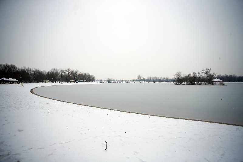 Iznimno niske temperature zaledile su jezero Jarun