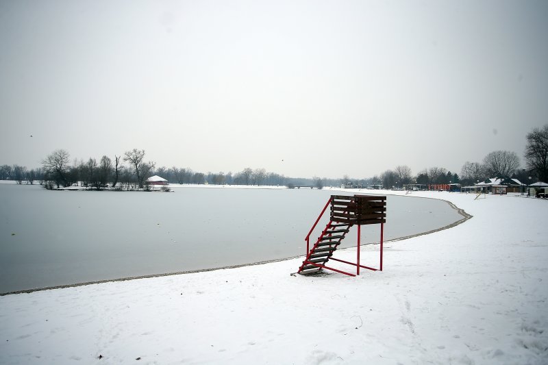 Iznimno niske temperature zaledile su jezero Jarun