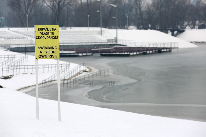 Zimska idila uz zaleđeno jezero Bundek