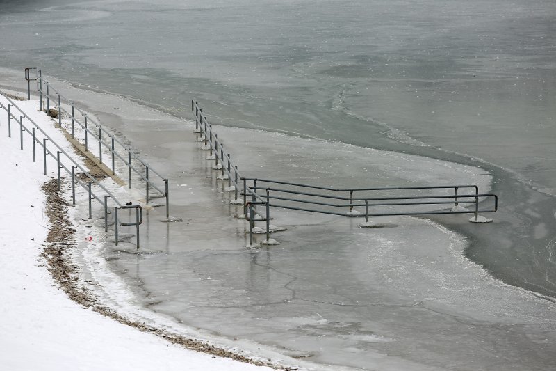 Zimska idila uz zaleđeno jezero Bundek