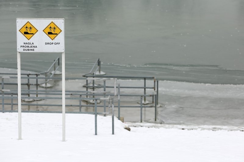 Zimska idila uz zaleđeno jezero Bundek