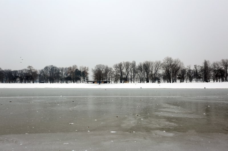 Zimska idila uz zaleđeno jezero Bundek