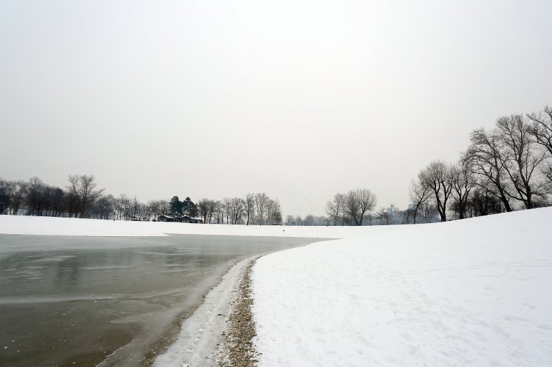 Zimska idila uz zaleđeno jezero Bundek