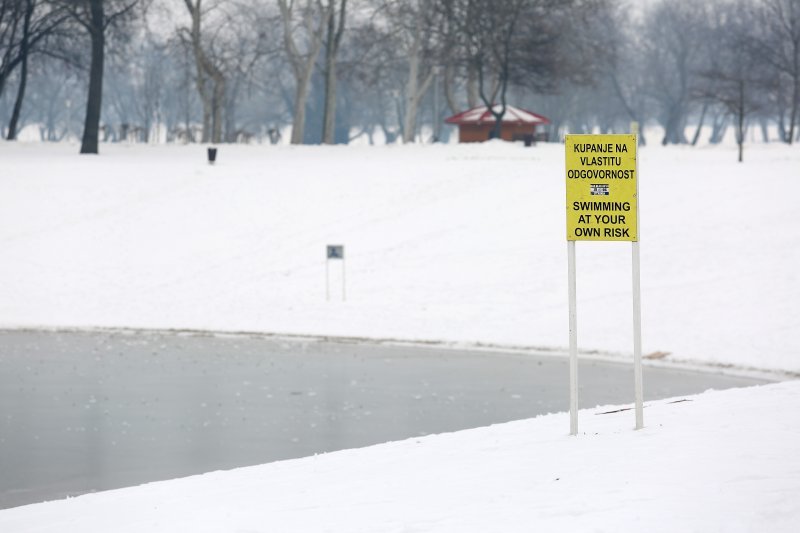 Zimska idila uz zaleđeno jezero Bundek