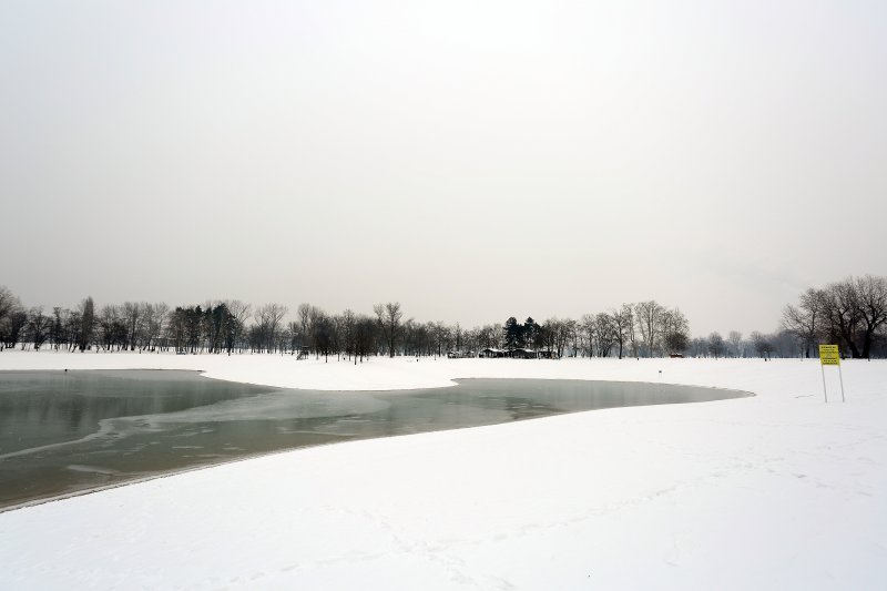 Zimska idila uz zaleđeno jezero Bundek