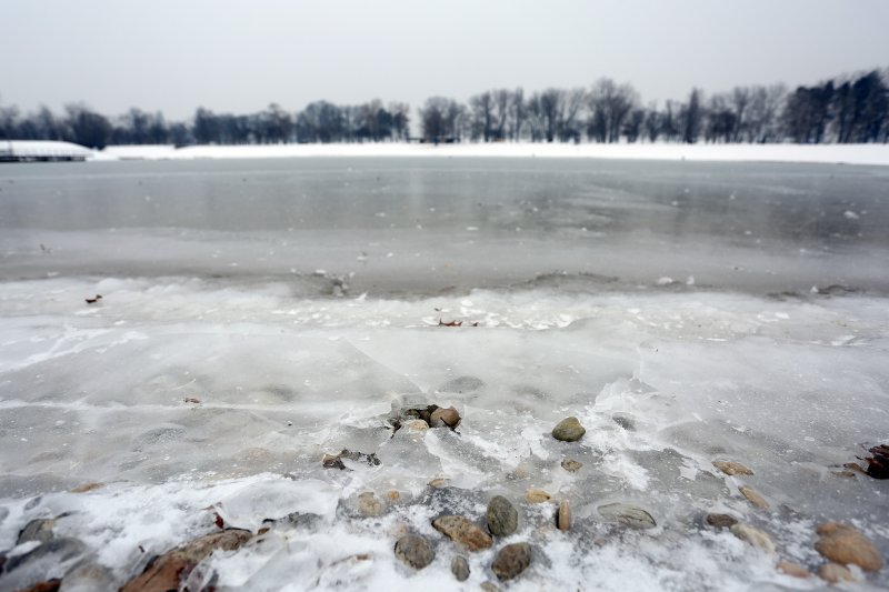 Zimska idila uz zaleđeno jezero Bundek