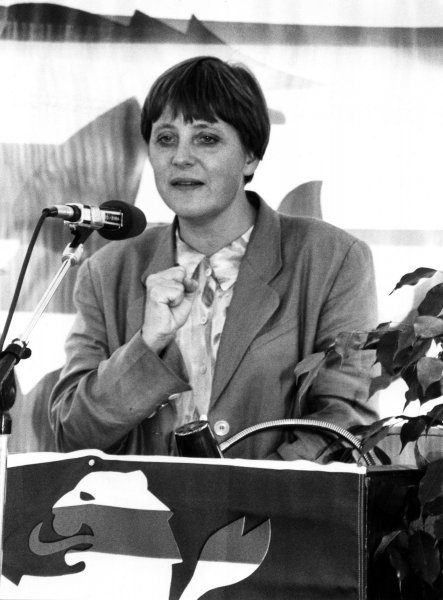 Angela Merkel kao ministrica žena i mladeži 1994.