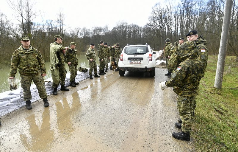 Hrvatska vojska postavlja zečje nasipe