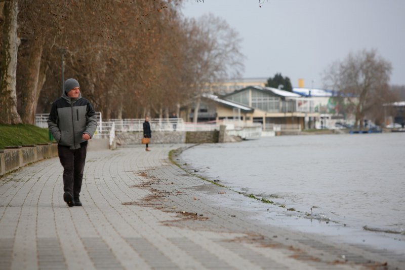 Visok vodostaj Save u Slavonskom Brodu