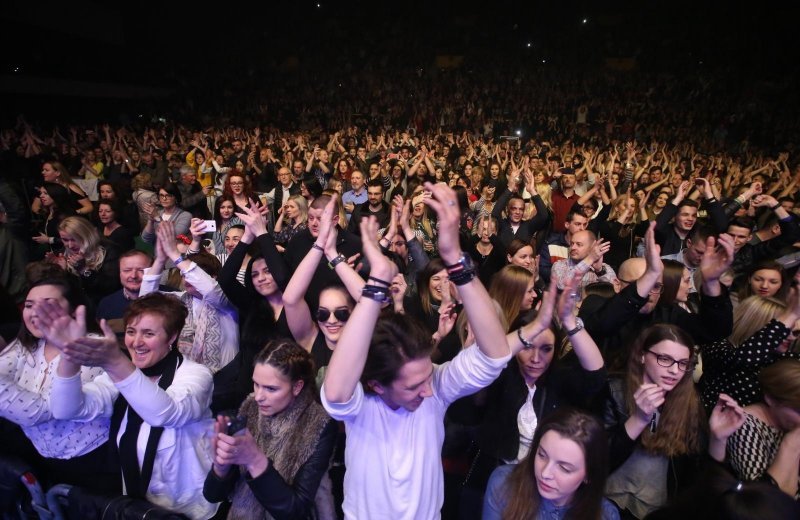 Koncert Željka Bebeka u prepunoj velikoj dvorani SC Gripe