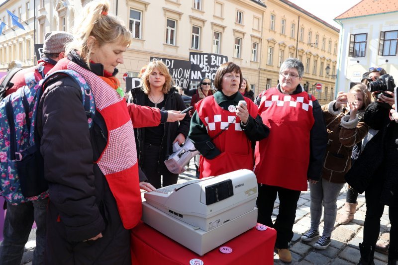 Blagajnica hoće ići na more - prosvjedna akcija na Markovom trgu