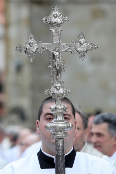 Zagreb: Svećeničkom ulaznom procesijom počeli obredi Velikog trodnevlja