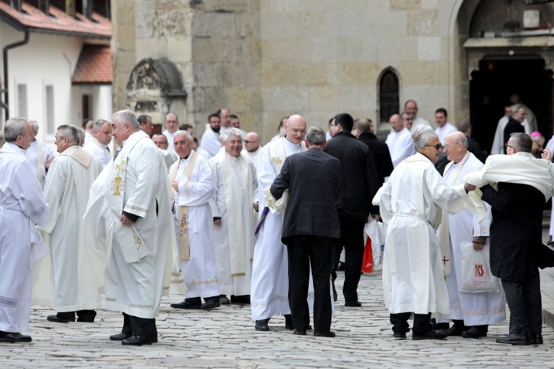 Zagreb: Svećeničkom ulaznom procesijom počeli obredi Velikog trodnevlja