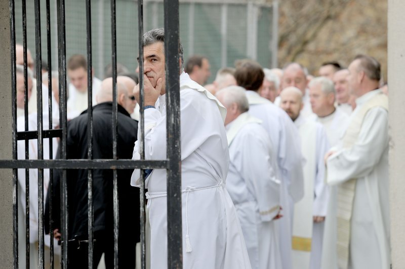 Zagreb: Svećeničkom ulaznom procesijom počeli obredi Velikog trodnevlja