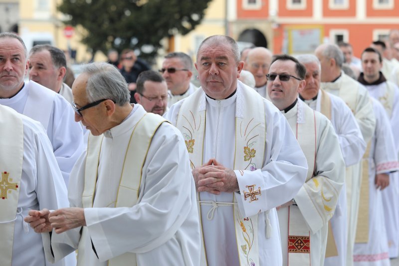 Zagreb: Svećeničkom ulaznom procesijom počeli obredi Velikog trodnevlja