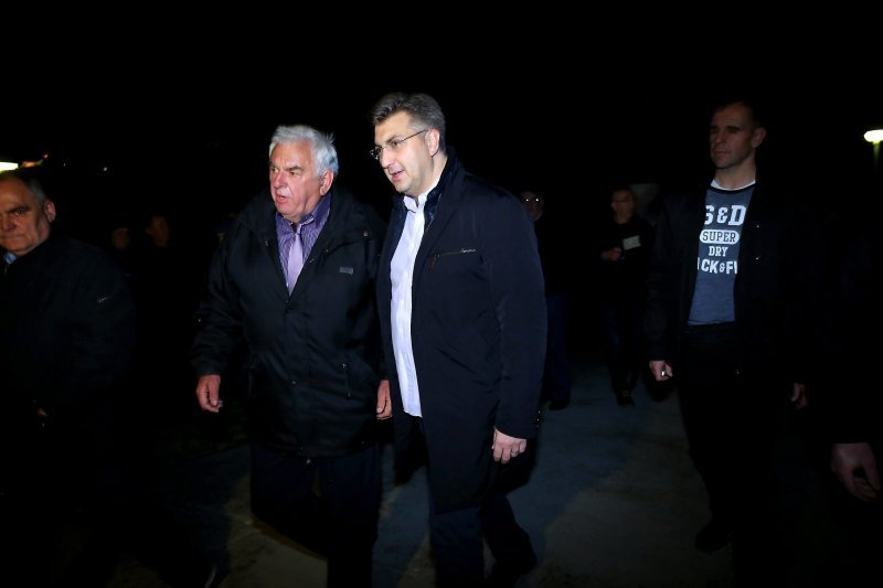 Andrej Plenković na hvarskoj procesiji 'Za križen'