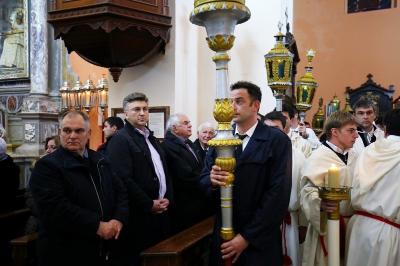 Andrej Plenković na hvarskoj procesiji 'Za križen'