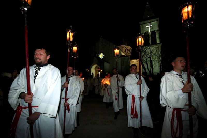 Andrej Plenković na hvarskoj procesiji 'Za križen'