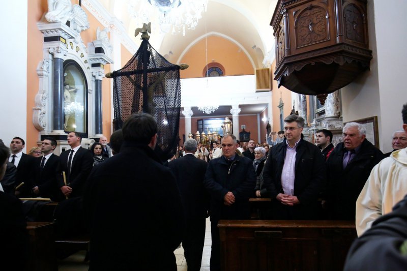 Andrej Plenković na hvarskoj procesiji 'Za križen'