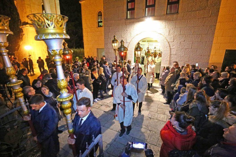 Andrej Plenković na hvarskoj procesiji 'Za križen'