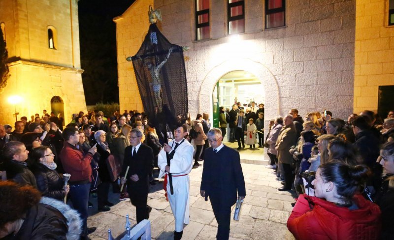 Andrej Plenković na hvarskoj procesiji 'Za križen'