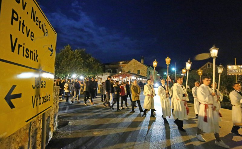 Andrej Plenković na hvarskoj procesiji 'Za križen'