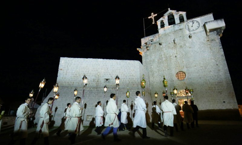 Andrej Plenković na hvarskoj procesiji 'Za križen'