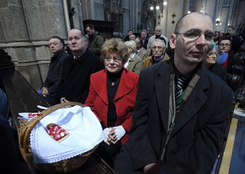 Zagreb: Kardinal Bozanić služio misu na Uskrs u katedrali