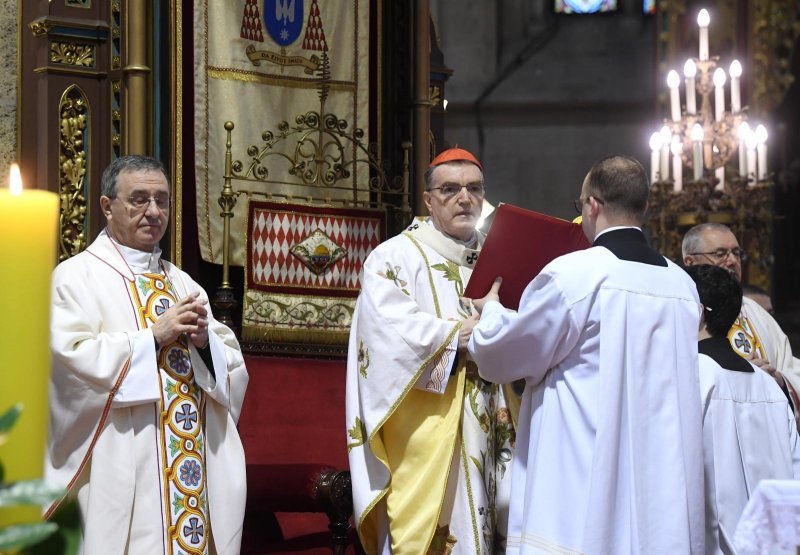 Zagreb: Kardinal Bozanić služio misu na Uskrs u katedrali