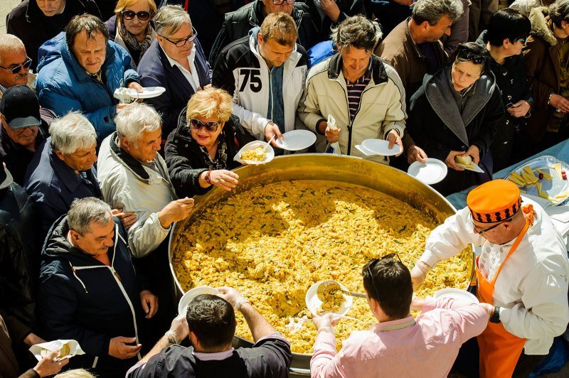 Šibenik: Tradicionalni Uskrsni doručak na Trgu Petra Šubića